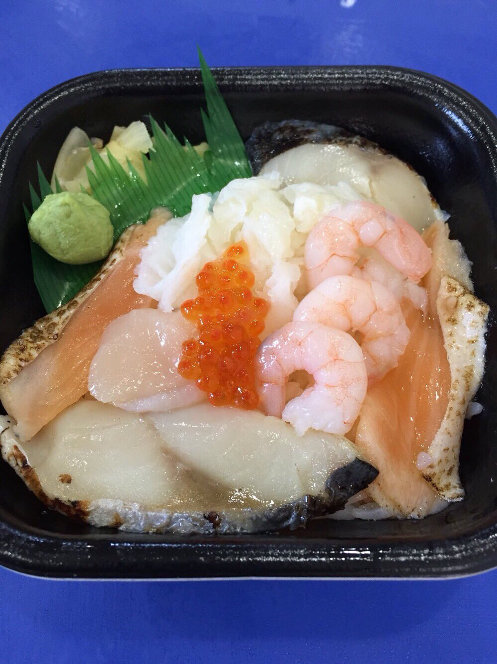 はまや丼丸西所沢 1日の日替は はまや丼 本日まで裏メニュー 盛りもり てんこ盛り丼 540円 旬の絶品炙りのどぐろが入った 8種盛 今日はまぐろのあら汁です はまや 丼丸 西所沢 にしとこ 海鮮丼 海鮮 テイクアウト 持ち帰り 3月