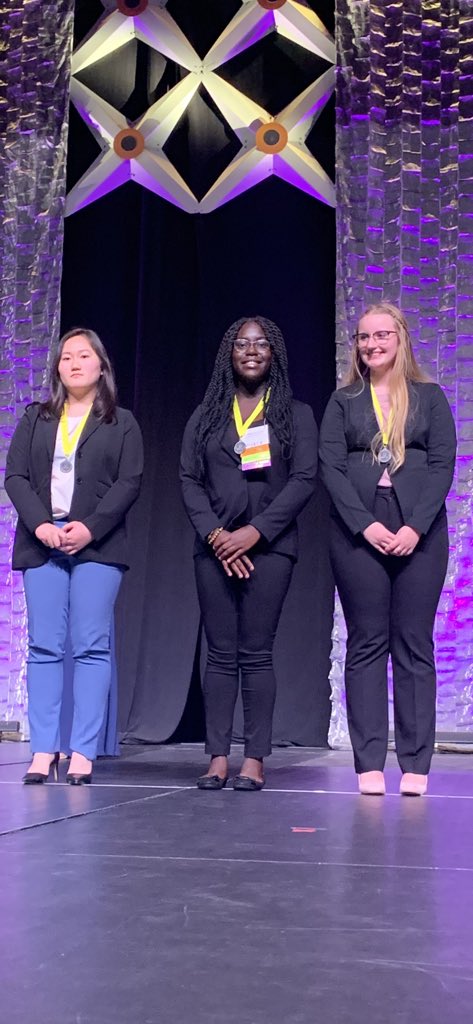 MVHSViewDECA's tweet photo. Congratulations Andrea! She got one of the top scores in personal selling. @uhhhsoitsdrea #Viewpride #vadecaslc #vaslcvision https://t.co/kVrfTbDsx9