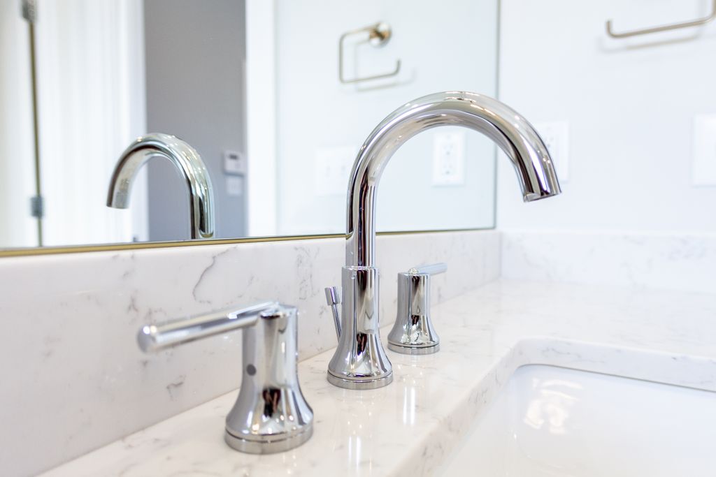 compendium317's tweet photo. The details in this master bathroom are a great example of tastefully mixing silver and gold finishes. π
#compendiumgroup #newhome #indianapolisrealestate #indyrealestate #realestate #cityliving #downtownliving #welcomehome #bathroomenvy #bathroomsofinsta #modernbathroom https://t.co/KmlOgdQxaM