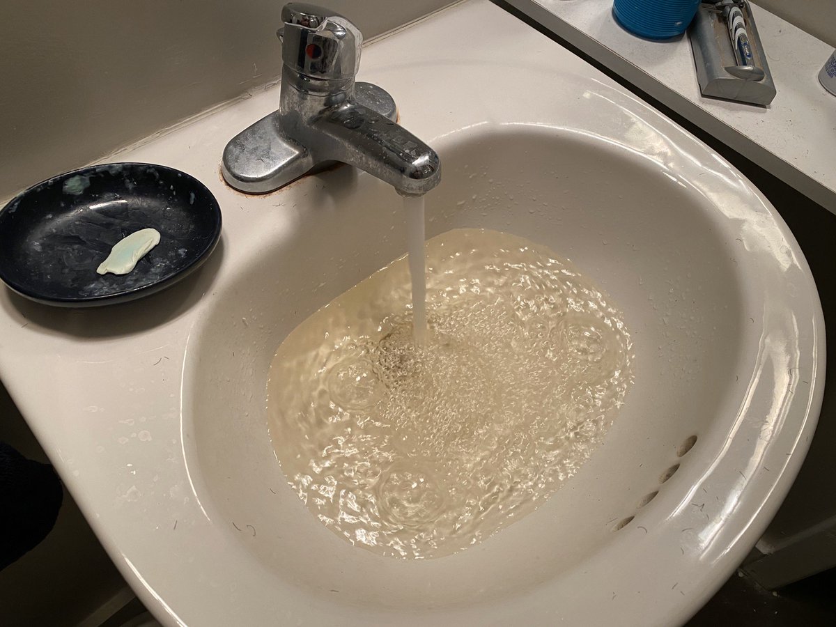 SergioChapa's tweet image. Welcome Back To Houston: While you were away there was a boil water notice, so don&apos;t forget to flush all that smelly brown water out of your lines... #HoustonProblems
