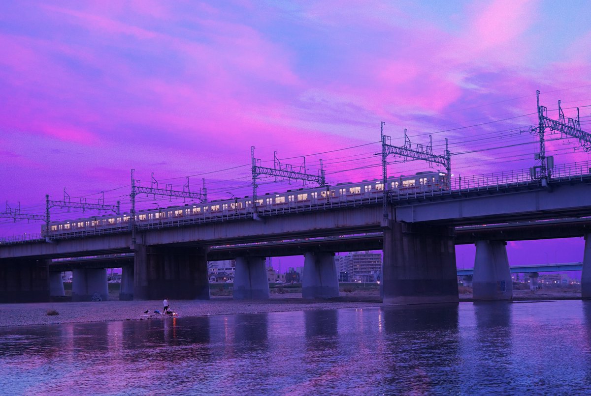 Owakita_'s tweet photo. 6pm Train in Tokyo 🌌 https://t.co/ZALsXT5oDv
