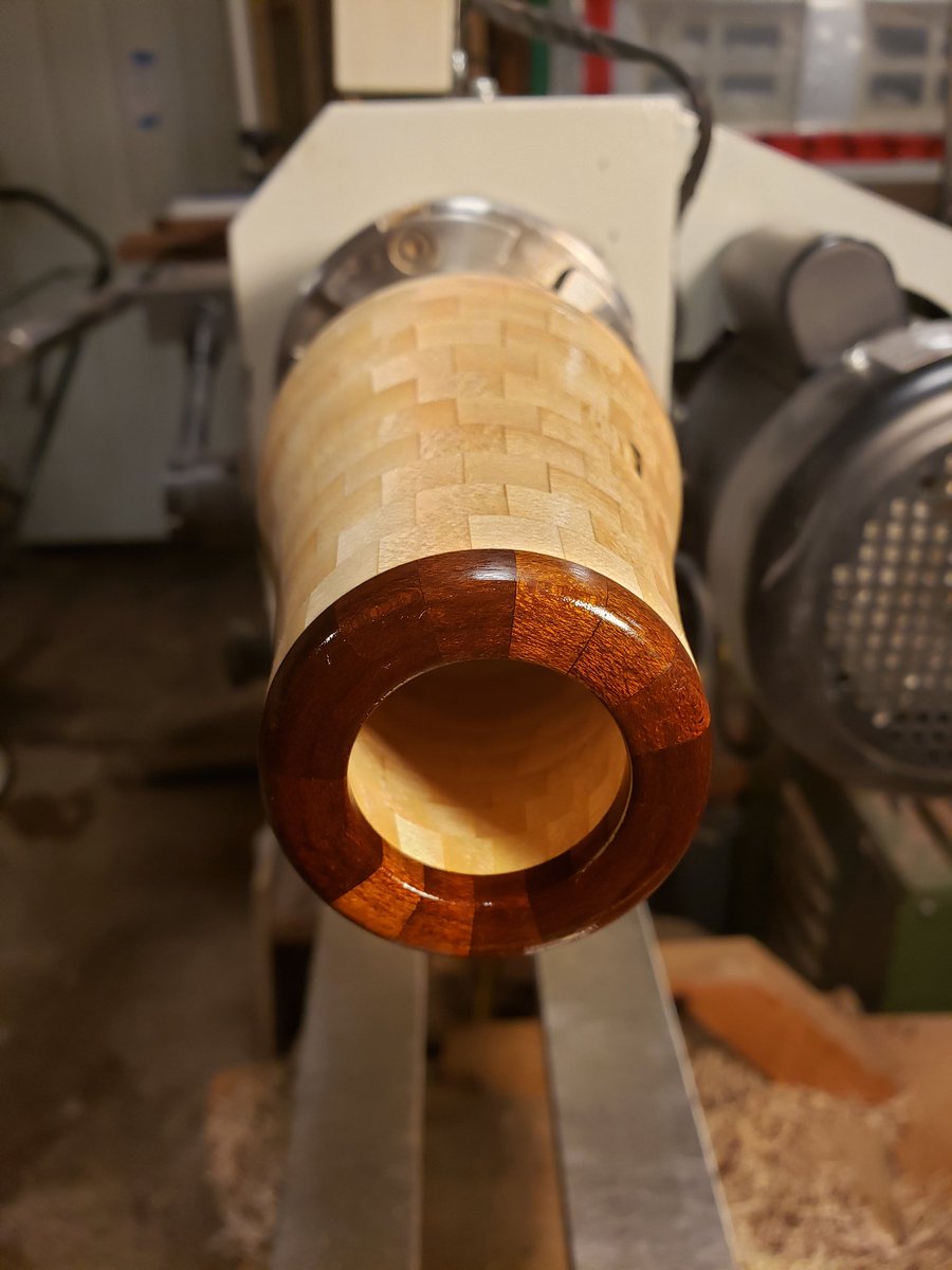 KyleStubbins's tweet photo. Mini vase.

Inspired by @WoodbyToth.

#woodworking #segmentedturning #Maple #RoastedMaple #creationsbyKAS https://t.co/htFslEUmox