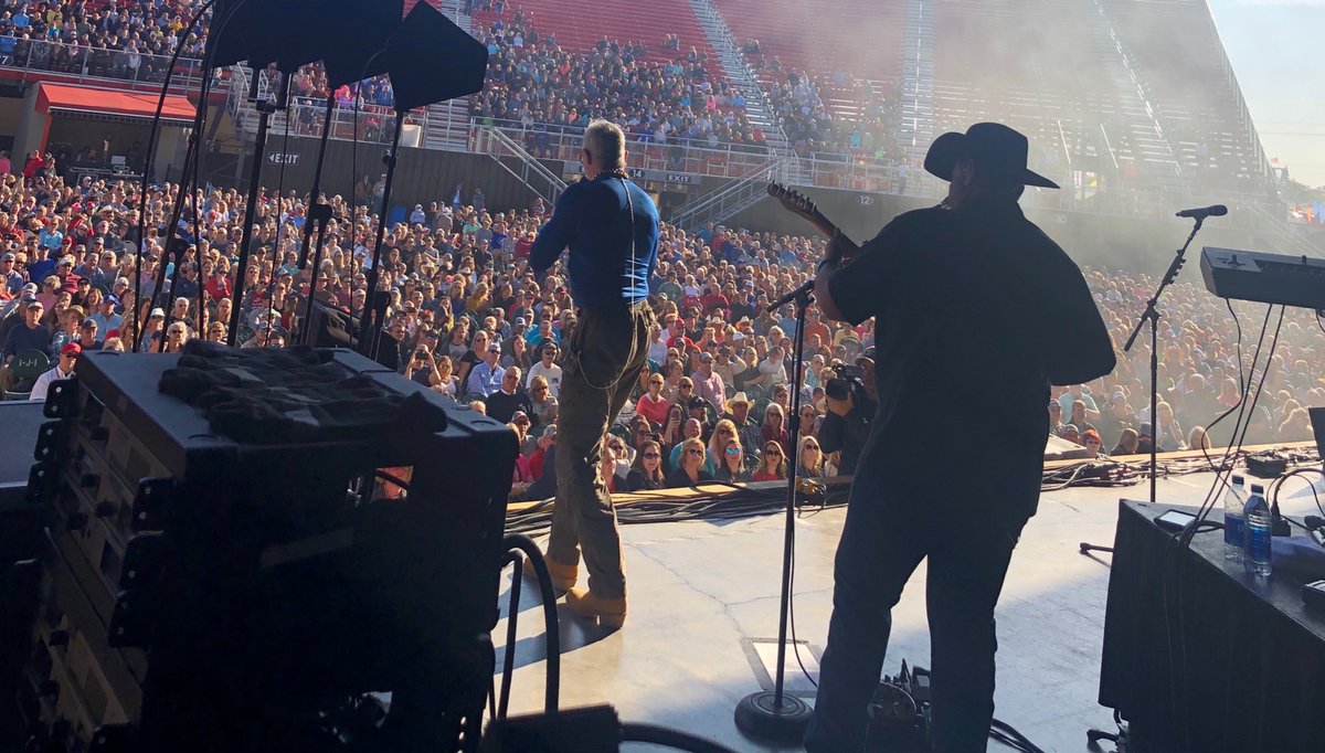 Aaron Tippin' tweet media