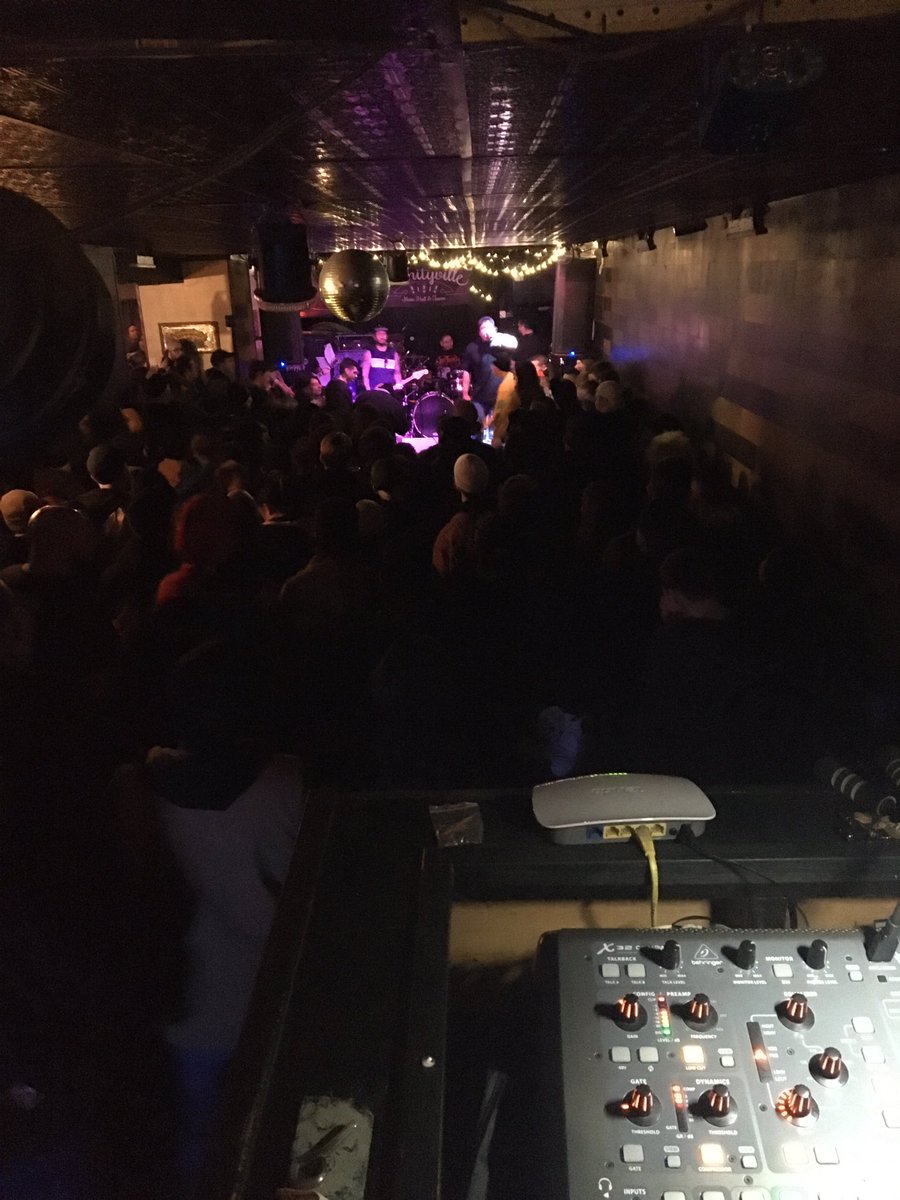 Nothing better than the @AmityvilleMH balcony 😍🥰 these tickets were definitely worth the $350