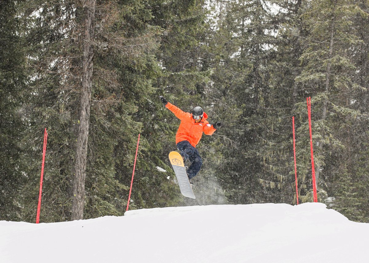 skilookout's tweet photo. 2-29-2020 Leap Day - Did you take a leap today? These people did in our Huckleberry Jam Progression Park. #LeapDay #1PowderPlace Take a Leap and come enjoy some time on the slopes tomorrow! #VisitIdaho #SkiIdaho #MontanaMoment #SkiMT #GoBigOrGoHome https://t.co/uKS5BLxJ5S