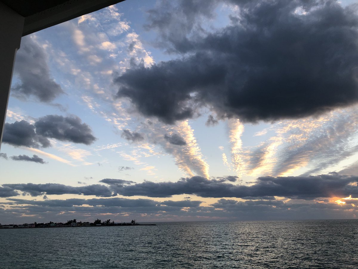 ToddLaVogue's tweet photo. Got back to our room just in time to watch the sunset show #FrenchLeave #Eleuthera #Bahamas https://t.co/kNj7fESckz