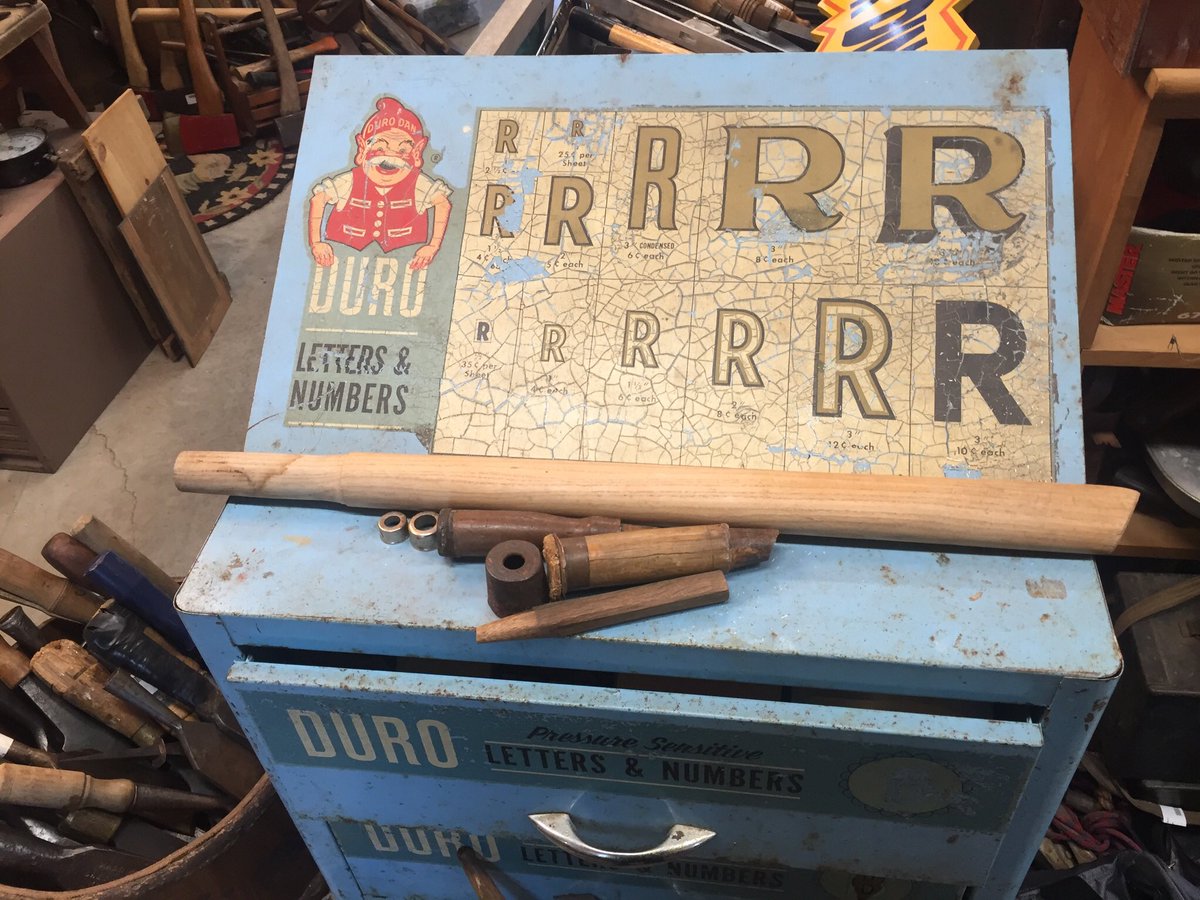 lynchcartoons's tweet image. Took some pics while #thrifting with lovely @StacyLynch18 #didntbuy #goodgraphics #bostonglobe #rotogravure #duro #hokeypokeycottoncandymachine #martinsenour #antiquing #maine #route1