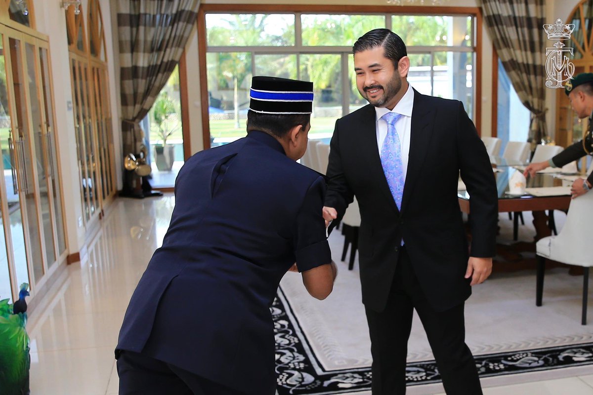 Hrh Crown Prince Of Johor On Twitter Dyam Mejar Jeneral Tunku Ismail Ibni Sultan Ibrahim Menerima Mengadap Ketua Polis Johor Yang Baharu Datuk Ayob Khan Mydin Pitchay Beliau Sebelum Ini Menyandang Jawatan