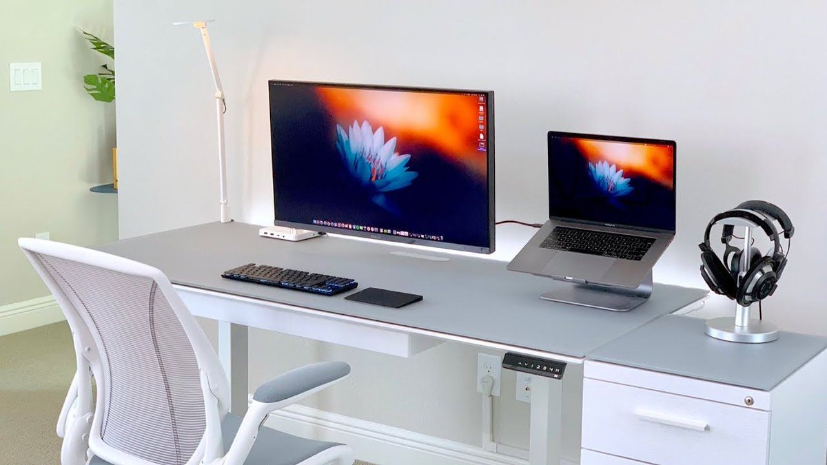 Dev_abis's tweet photo. I will definitely work on it until I make it.
I love minimalist setups and I love macbooks even though I never had one lol.
The Uplift desk and the cool chair will absolutely help me get through the backaches that I get.

Retweet if you love the setup.

#100DaysOfCode #CodeNewbie https://t.co/zeTfqgycl4