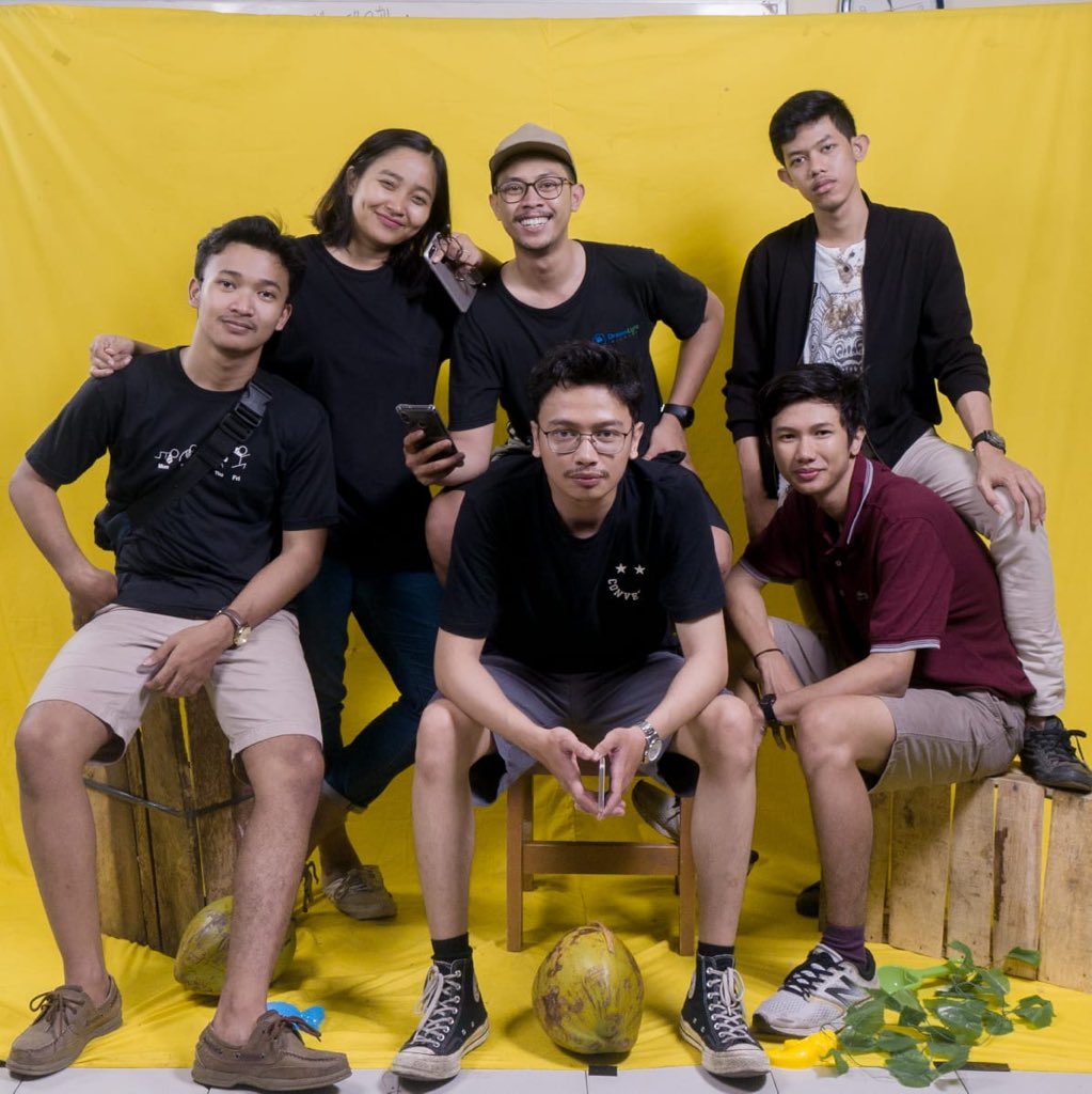caesayes's tweet photo. tim banana💛🧡 https://t.co/ysqC4yaW6N