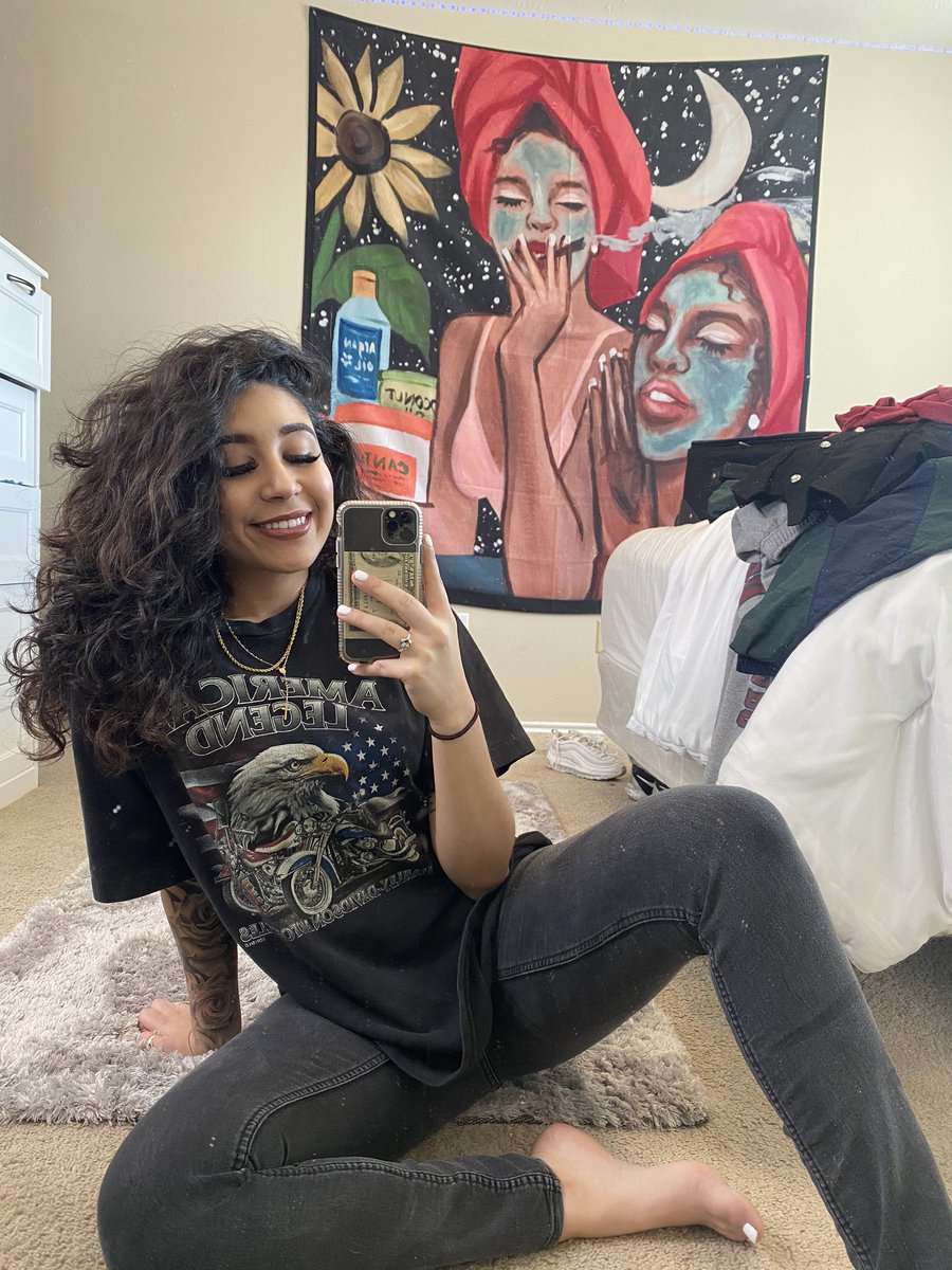 aliiyeaah's tweet image. :)