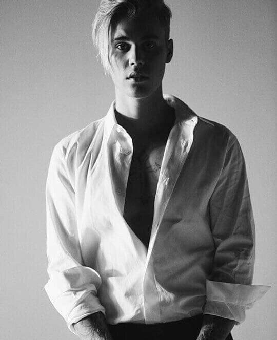 ValaHiren12's tweet photo. Happy birthday man 😍❤
@justinbieber #bieberforever #HappyBirthdayJustinBieber https://t.co/h3V45Ojsn7