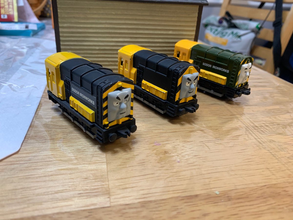 ThomasTankMerch's tweet photo. Here’s some up close photos of the ERTL Arry and Bert prototypes! You can see them compared to the released version in the last photo. They definitely changed the colors! https://t.co/4sA1yHetYE