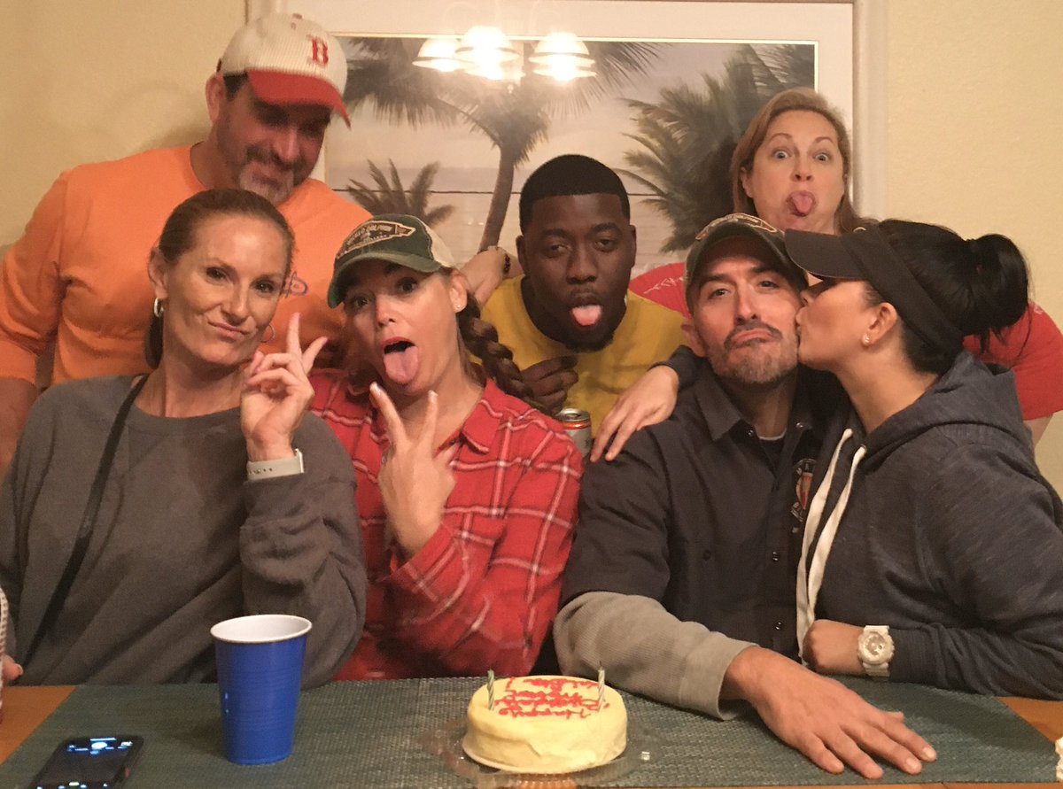thamar58's tweet photo. Early birthday celebration for the bday twins! https://t.co/8zP1IS6BAU