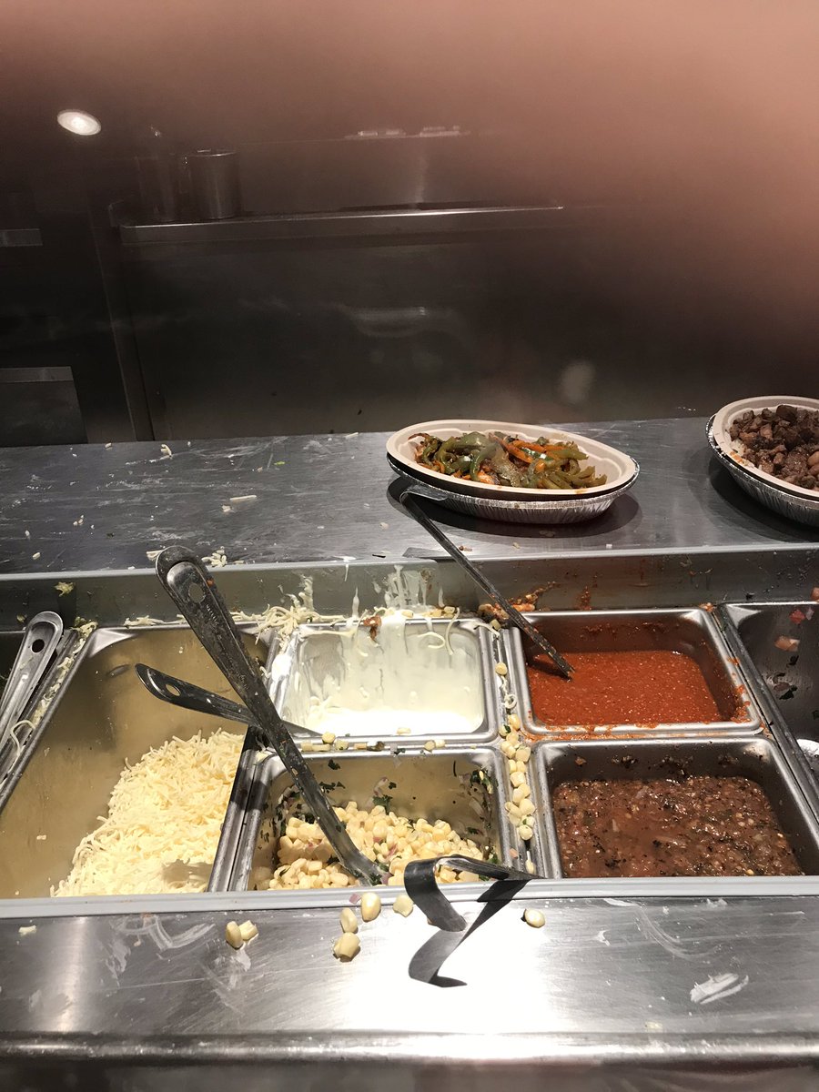 BrokenforP's tweet photo. @ChipotleTweets the service in Dallas off forest park drive is horrible and they are nasty https://t.co/xixn6C6Zy8