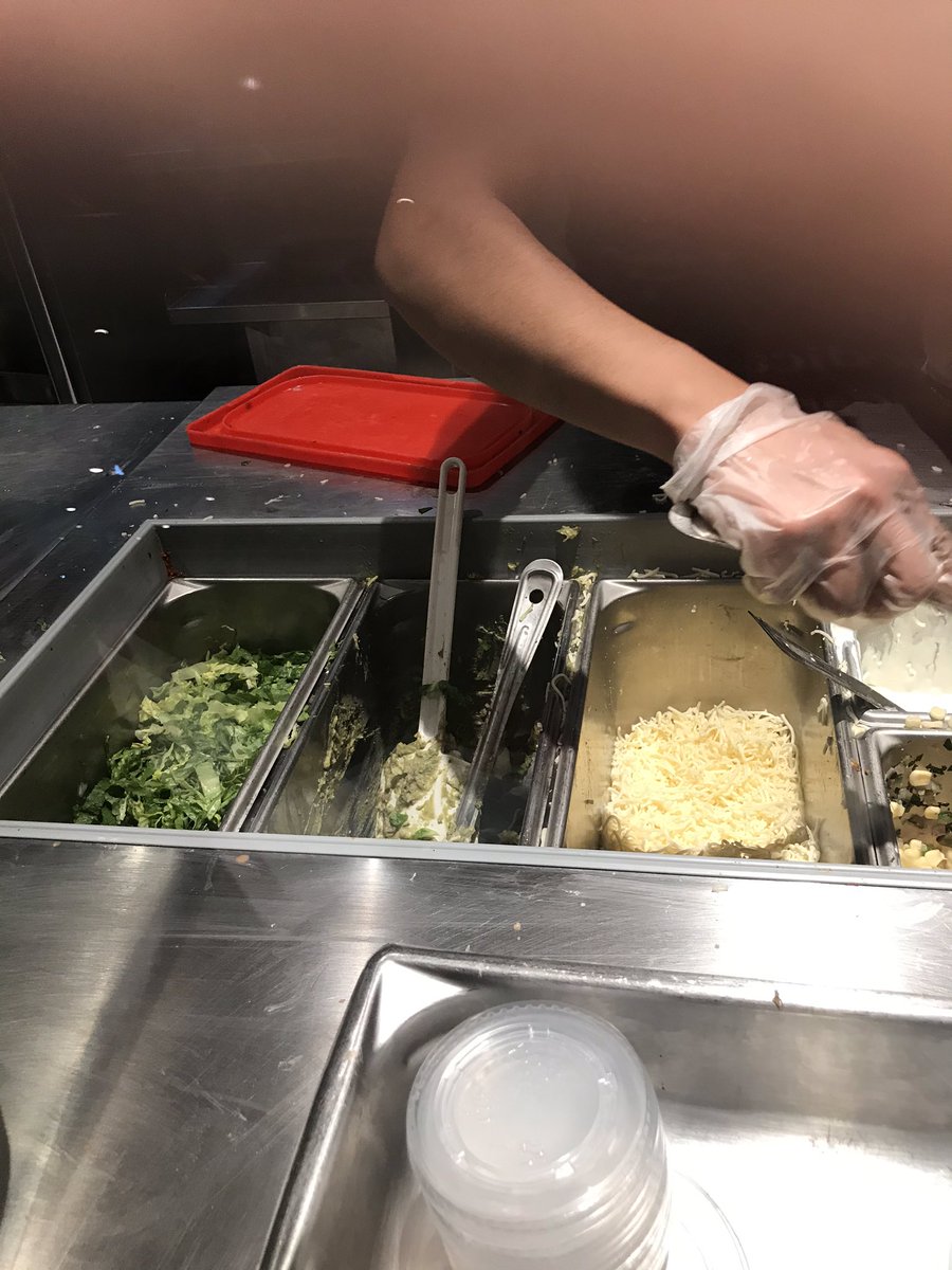 BrokenforP's tweet photo. @ChipotleTweets the service in Dallas off forest park drive is horrible and they are nasty https://t.co/xixn6C6Zy8