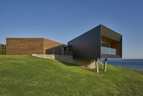 Headland House Project in Australia by Atelier Andy Carson. Featured in (2020) The Invisible Man
