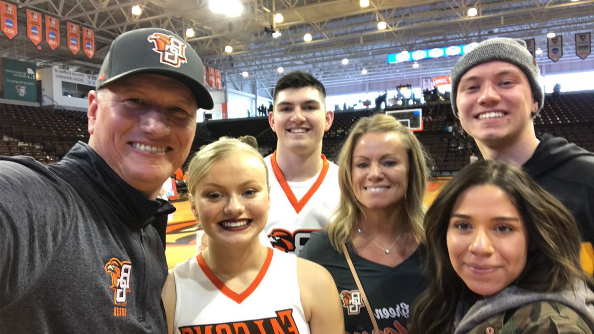 Final cheer game of the year at BGSU. Great job <a href="/alygoldsberry/">alyson</a> and <a href="/jdaniels308/">Josh Daniels</a> !! 🎉