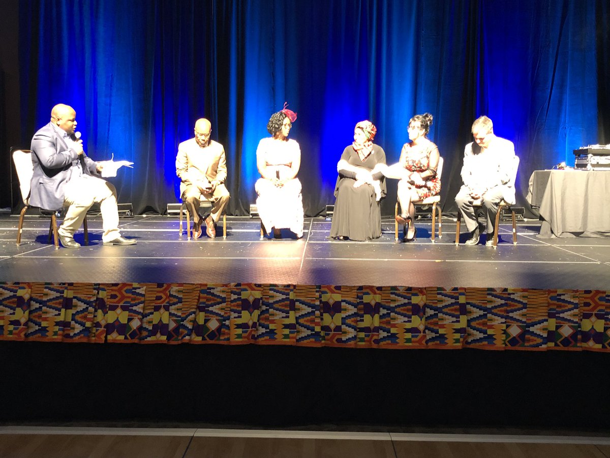 Sur l’invitation du Centre Francophone de Toronto, belle représentation de la vice présidente de la CMFO, Fatima Aden à la table de discussion animée par Radio Canada à Toronto sur le thème de la diversité.