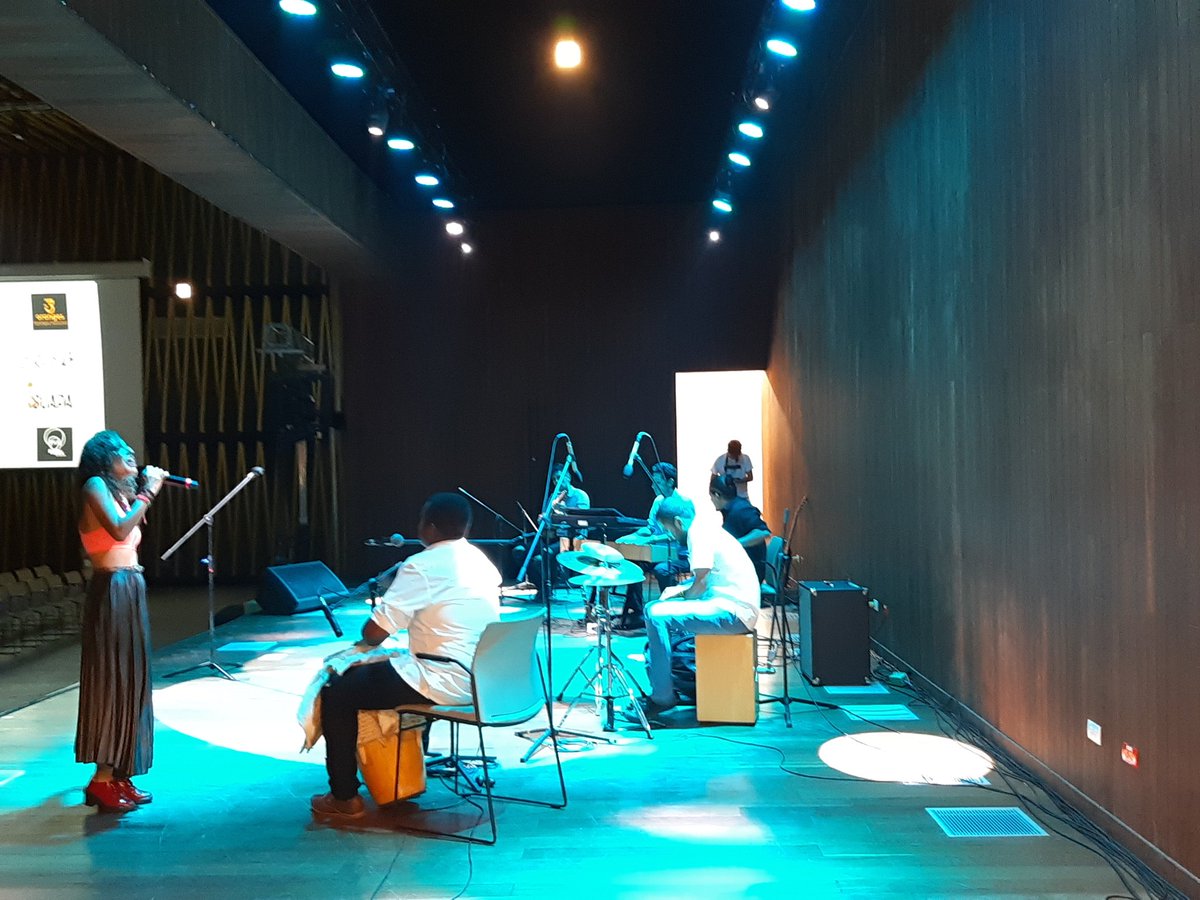 LinkingPeople20's tweet image. ¡Gracias a todos los que nos acompañaron hoy! Por ahora, les dejamos esta foto de Al pie de la cuesta quienes tocaron en nuestro lanzamiento. 💜🔗 #LinkingPeopleCol llegó para hacer tejido social 💫