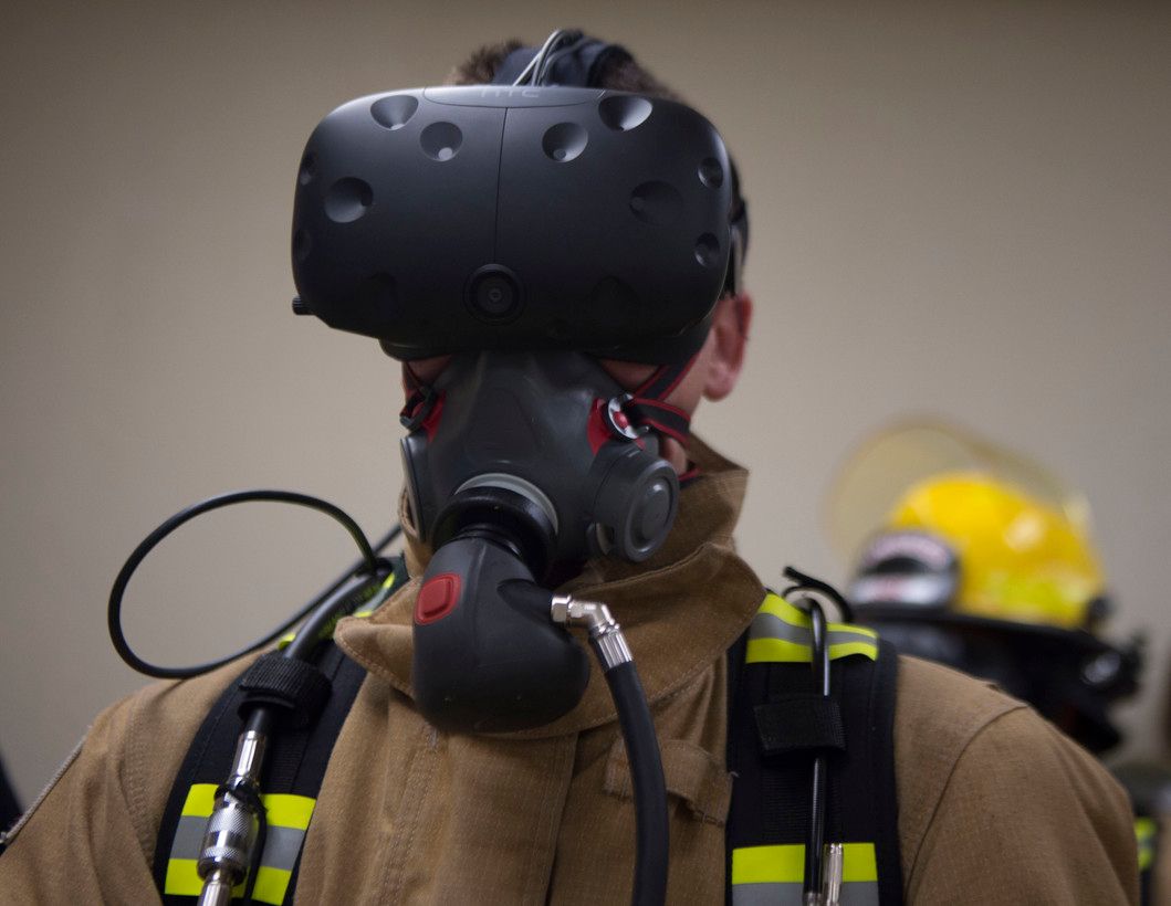 RyanBellGuide's tweet photo. #VR is being used for #immersive #learning, a phenomenon wherein VR tech is employed to #simulate scenarios and #train employees in a way that presents no harm to company property or themselves.

How #VirtualReality is Revolutionizing the Workplace https://t.co/fzYtKbJcCV https://t.co/rdiiju5xy1