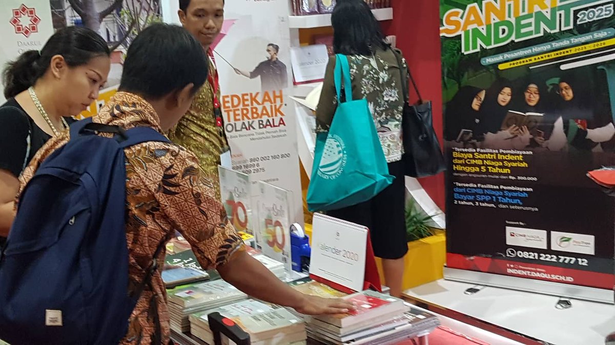 DAQU_SHOP's tweet photo. Hari terakhir islamic Bookfair 2020 (Jcc Senayan Jakarta) https://t.co/GWyZaeKHAs