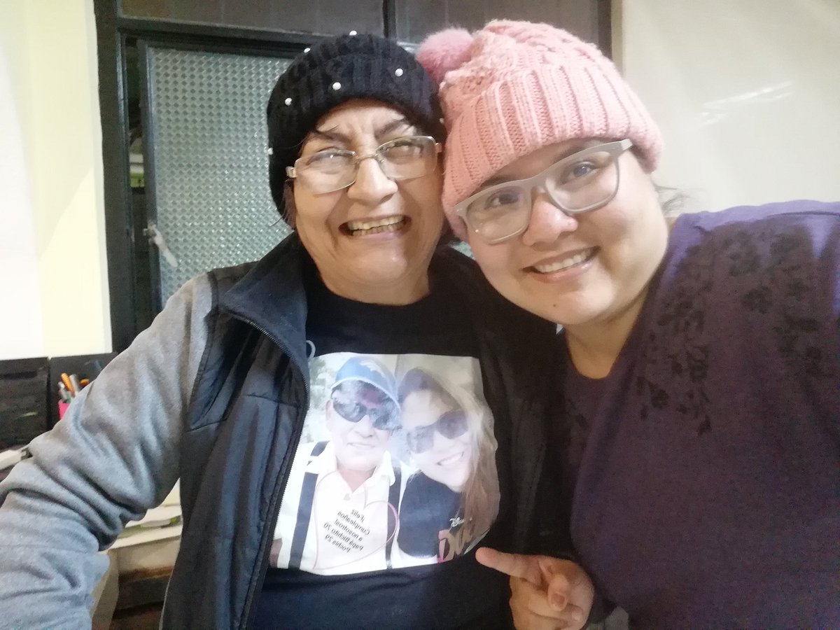 PochisVicente's tweet image. Pochis: Mamita ¿Quién es su bendición consentid@? ❤️
Mi mami: A todos los quiero por igual.
Pochis: Si Mamita nos queda bien clarito 😎 
#SanValentin2020