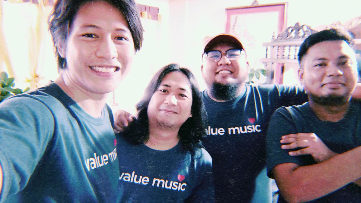 AlamatNiUg's tweet photo. Salamat sa t-shirt @filscap_
We value music!โคโคโค
#AlamatNiUg
#Filscap https://t.co/BnKS8FCgEM