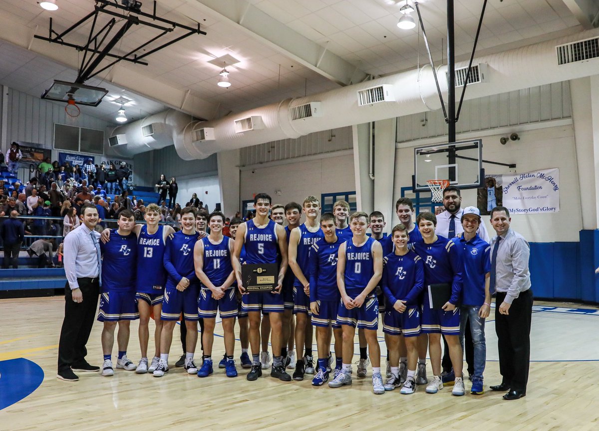 Awesome job tonight by our boys and coaches <a href="/CoachBriscoe/">Zac Briscoe</a> defeating Haskell for the Regional Championship!! Area Championship here we come!  #DMO  #EaglesRISEABOVE