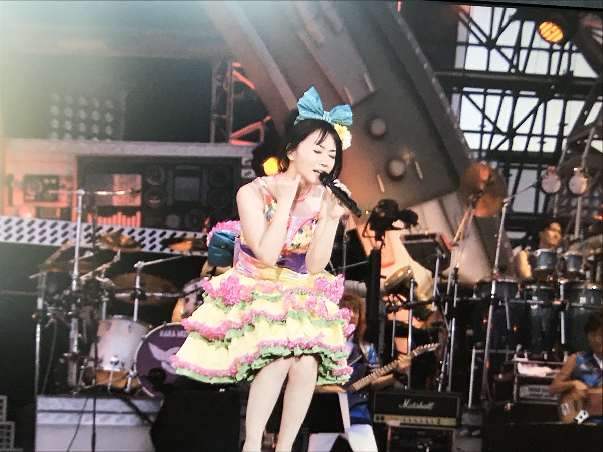 GENSAN69413234's tweet photo. DESIRE -情熱-も
かっちょええなあー
明菜ちゃんの振り付けマネして
くれてるのもグッときちゃう❤️
そのうち
サザン・ウインドとかも
カバーしてくれんかなあー。
#水樹奈々
#DESIRE_情熱
#LIVEflight https://t.co/Bv6JnrOIxu