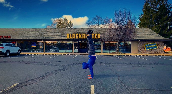 Doing handstands at the last Blockbuster in the world  @BlockbusterBend https://t.co/emLXQtWlT9<a href="/tag/comedy"class="tags"><span>#comedy</span></a><a href="/tag/standupcomedy"class="tags"><span>#standupcomedy</span></a><a href="/tag/standup"class="tags"><span>#standup</span></a><a href="/tag/jimjefferies"class="tags"><span>#jimjefferies</span></a>
