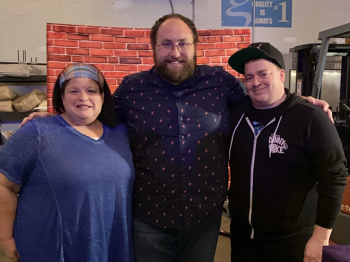 BanksLee's tweet photo. Just got to meet two people I grew up loving on Nickelodeon, @LoriBethDenberg and @dtamberelli! Excited to see their @NostalgiaShow tonight and relive the 90s for a little bit. https://t.co/wvJteIu0iU