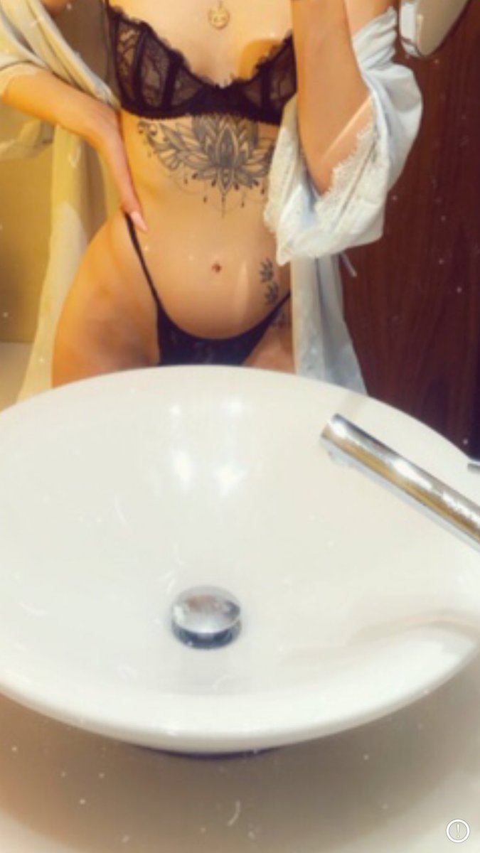 queen_k93's tweet photo. @SexyInstaGirl https://t.co/0EGbDN8Fnv https://t.co/5FpkzpU8UE