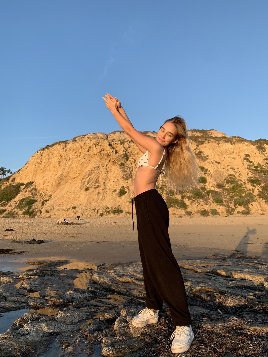 DeinertSina's tweet image. 🦋. Sometimes the best way to solve a problem is to just stop caring