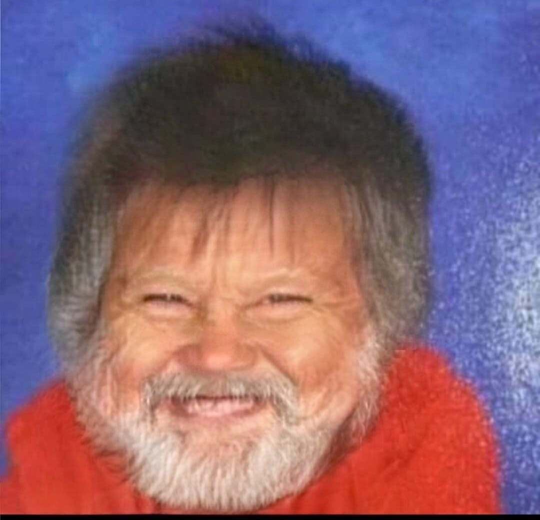 ATENCIÓN ATENCIÓN!! 
SE FILTRA FOTO DE @OPLIUCLASHROYAL SIN MÁSCARA 👀👀😂
SE VE MÁS JOVEN DE LO QUE APARENTA! Jajajaja
#codigopantera ACTIVADO 🤟🏼