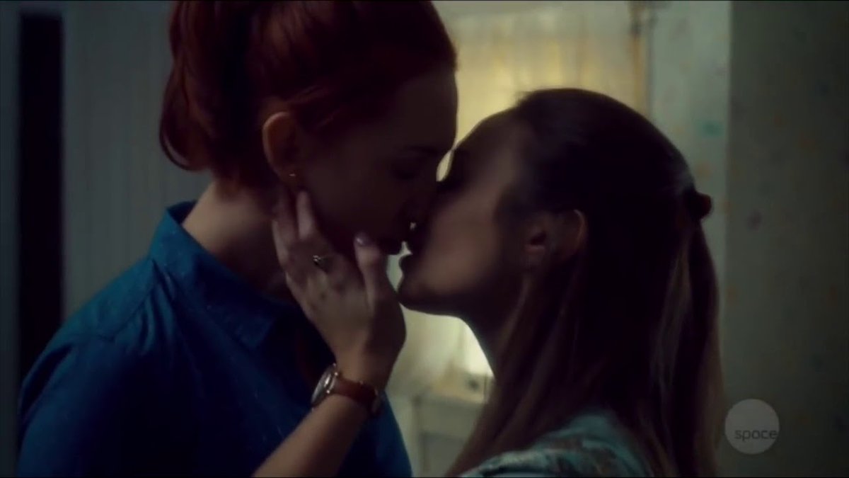 zwanheda's tweet image. for me, clexa is like the superior ship, followed by juliantina and cazzie. I would like to add Wayhaught, another couple that bring me so much joy. I'm pretty sure that clarke and lexa could have slay in 2020 as the most powerful couple ever but you know...🙃