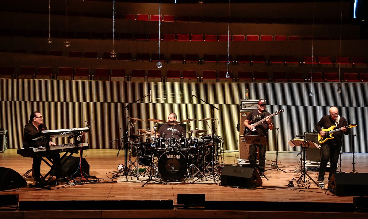 Lordoberman's tweet photo. @FrankGambale #SoundCheck en @elcantoral_  esta noche a las 8:30 #jazz #jazzfusion #progrock https://t.co/KAQqjYJRCU