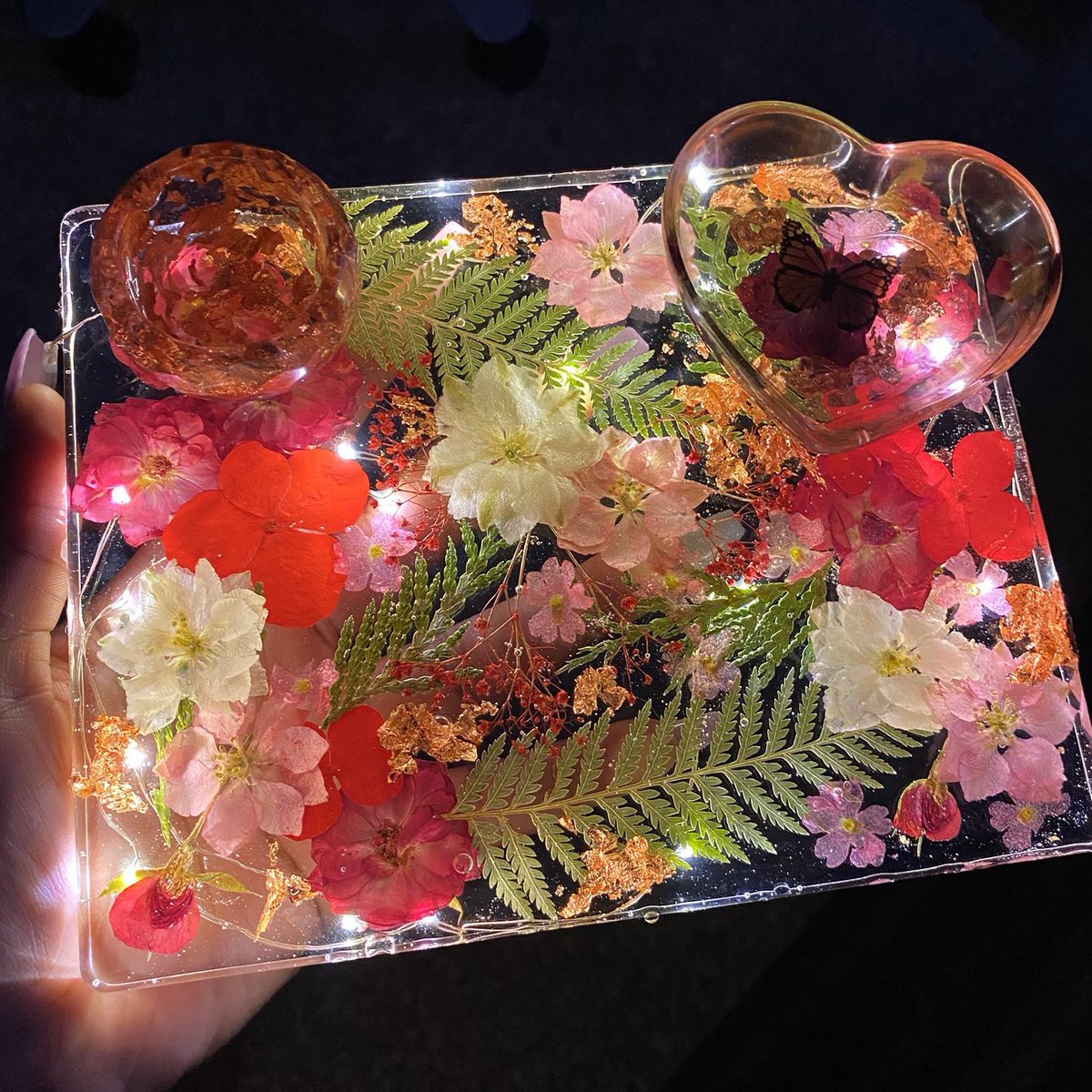 castleofgems's tweet photo. ⁎ ✦ CUSTOM GIVEAWAY ✦ ⁎

$240 value

✧ 1 LED rolling tray
- custom made to your taste

✧ 1 Soul Pendant
- crystal represents you, based on a set of questions sent to you. soul letter included.
 
to win follow:
@castleofgems 
@_etherealsouls 
&amp;
retweet

extra: tag a friend https://t.co/aMTXPiQugR