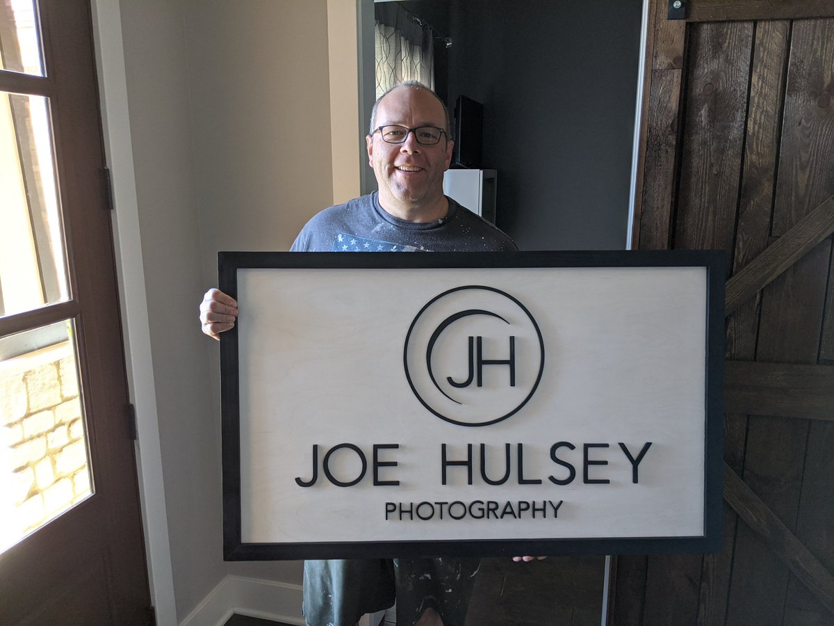 MadeByJayLane's tweet photo. I was FINALLY able to drop off this custom sign for my good friend (and awesome photographer), @joehulseyphotog. It's one of my biggest signs so far, measuring 40" wide by 26" tall. #woodart #scrollsaw #scrollsawart #hamdcrafted #handmade #woodworking #madebyjaylane https://t.co/hb8jTxXZKP