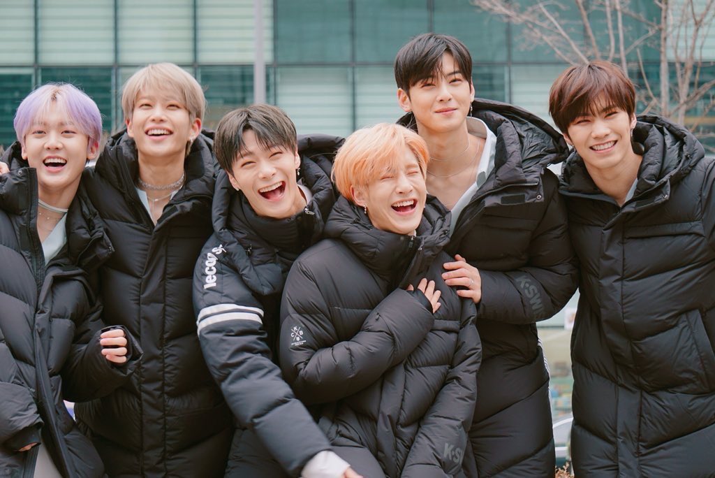 m48137941's tweet photo. ASTRO 4歳　🎉🌟🌟

みんなの笑ってる顔がかわいくて、いつもいつも楽しそうでなにより😌これからの活動も楽しみにしてます〜！！

#ASTRO #AROHA #ASTRO_AROHA_4EVER https://t.co/713Nhh9Lik