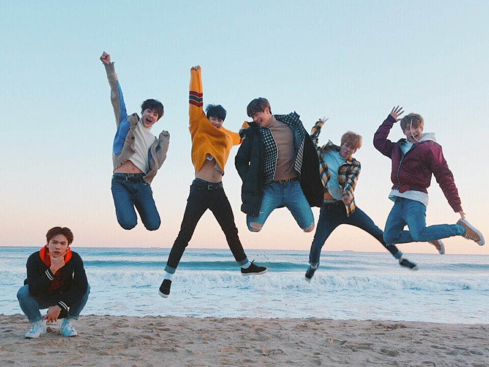 m48137941's tweet photo. ASTRO 4歳　🎉🌟🌟

みんなの笑ってる顔がかわいくて、いつもいつも楽しそうでなにより😌これからの活動も楽しみにしてます〜！！

#ASTRO #AROHA #ASTRO_AROHA_4EVER https://t.co/713Nhh9Lik