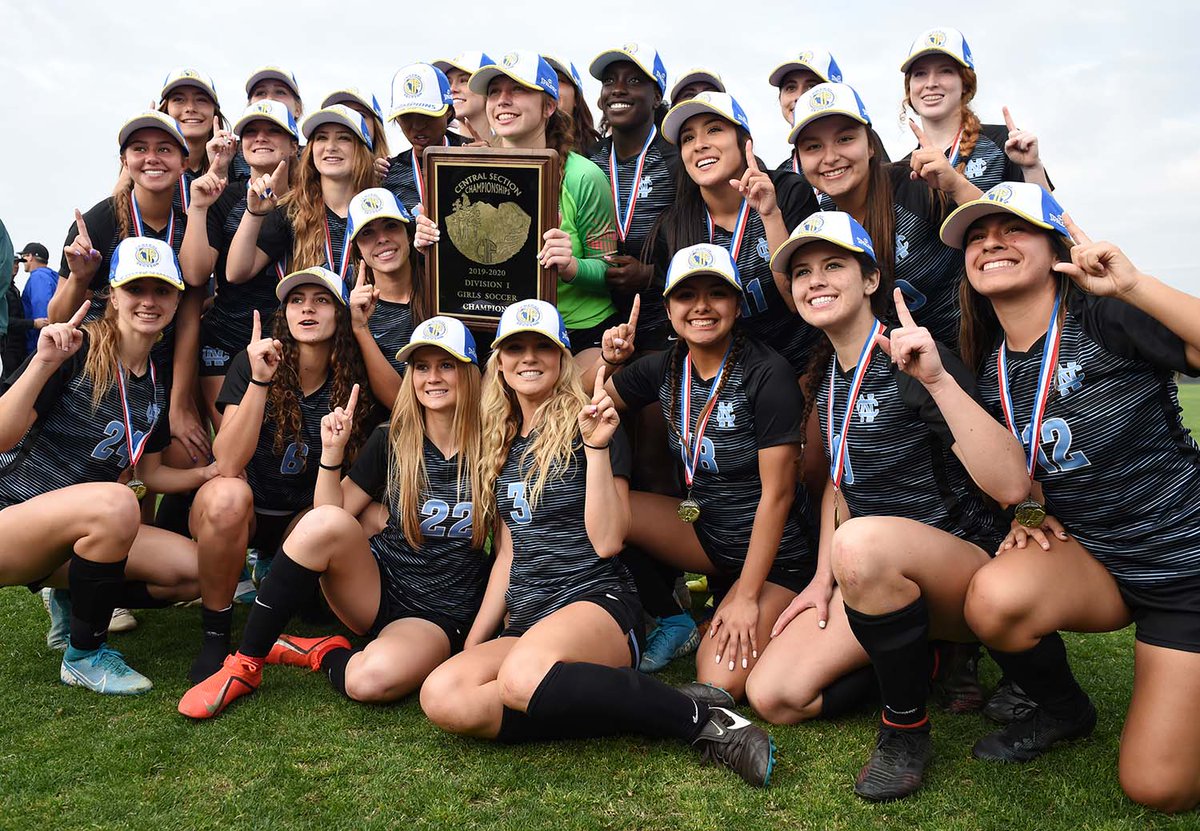 BeePhotos's tweet photo. Clovis North girls soccer wins Central Section D1 championship 1-0 against Clovis High in overtime Saturday afternoon.  @FresnoBeeSports @agalaviz_TheBee https://t.co/1i1GZFuAwd