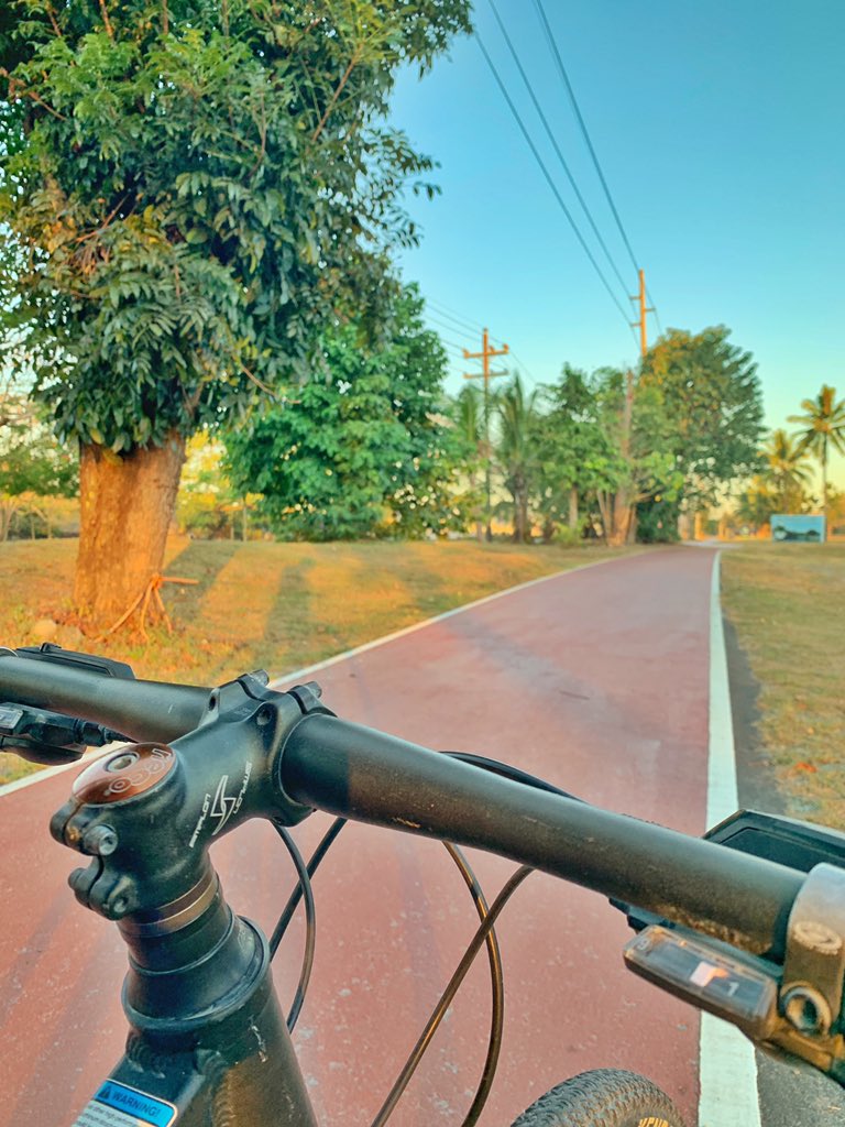 itskiksx's tweet photo. #Day54of366
Mission accomplished! π¦
#Burn10kilos
#Week1of4
PS: That orange lane (3rdpic) is dedicated for bikers and joggers so to avoid being hit by fast vehicles inside Clark. Thank you CDC! https://t.co/k8qMjsO1nx