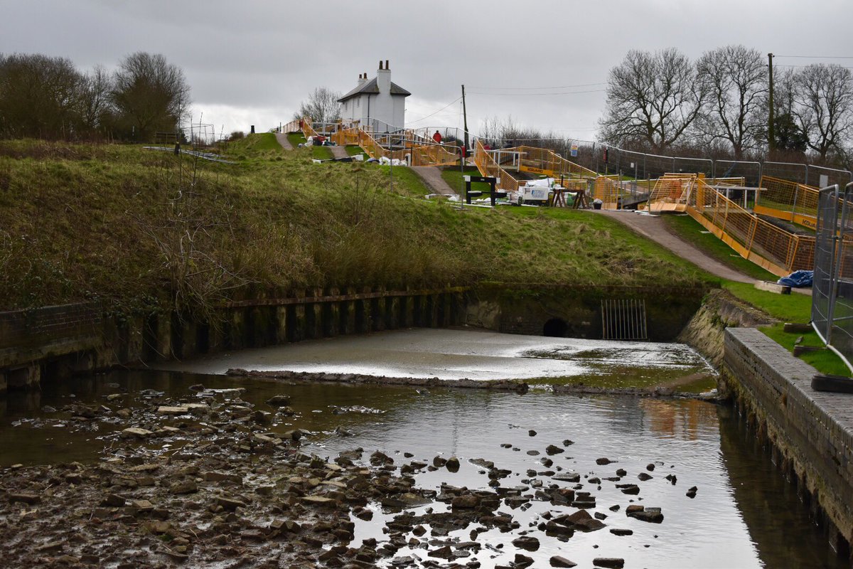 Templarlady's tweet photo. Visited #Foxtonlocks today. Don’t often get the chance to see them like this! @CanalRiverTrust @CRTBoating #canals #narrowboat https://t.co/9EYlx13bHQ