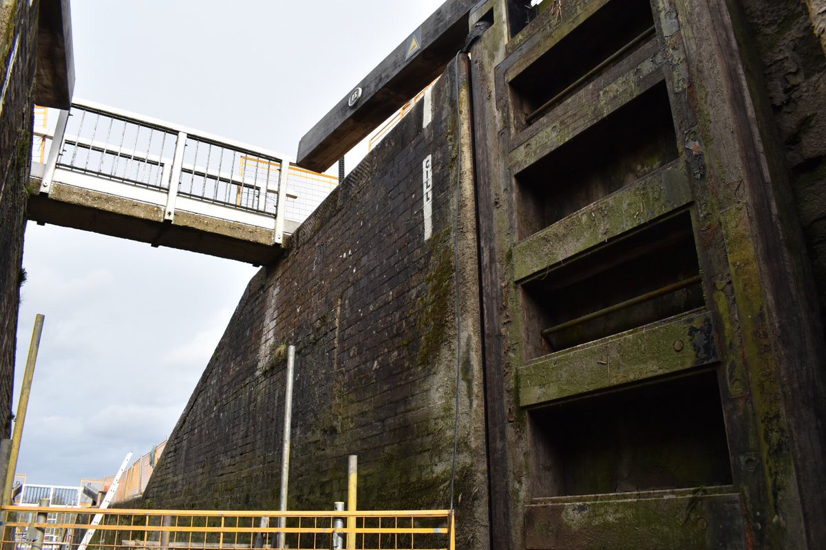 Templarlady's tweet photo. Visited #Foxtonlocks today. Don’t often get the chance to see them like this! @CanalRiverTrust @CRTBoating #canals #narrowboat https://t.co/9EYlx13bHQ