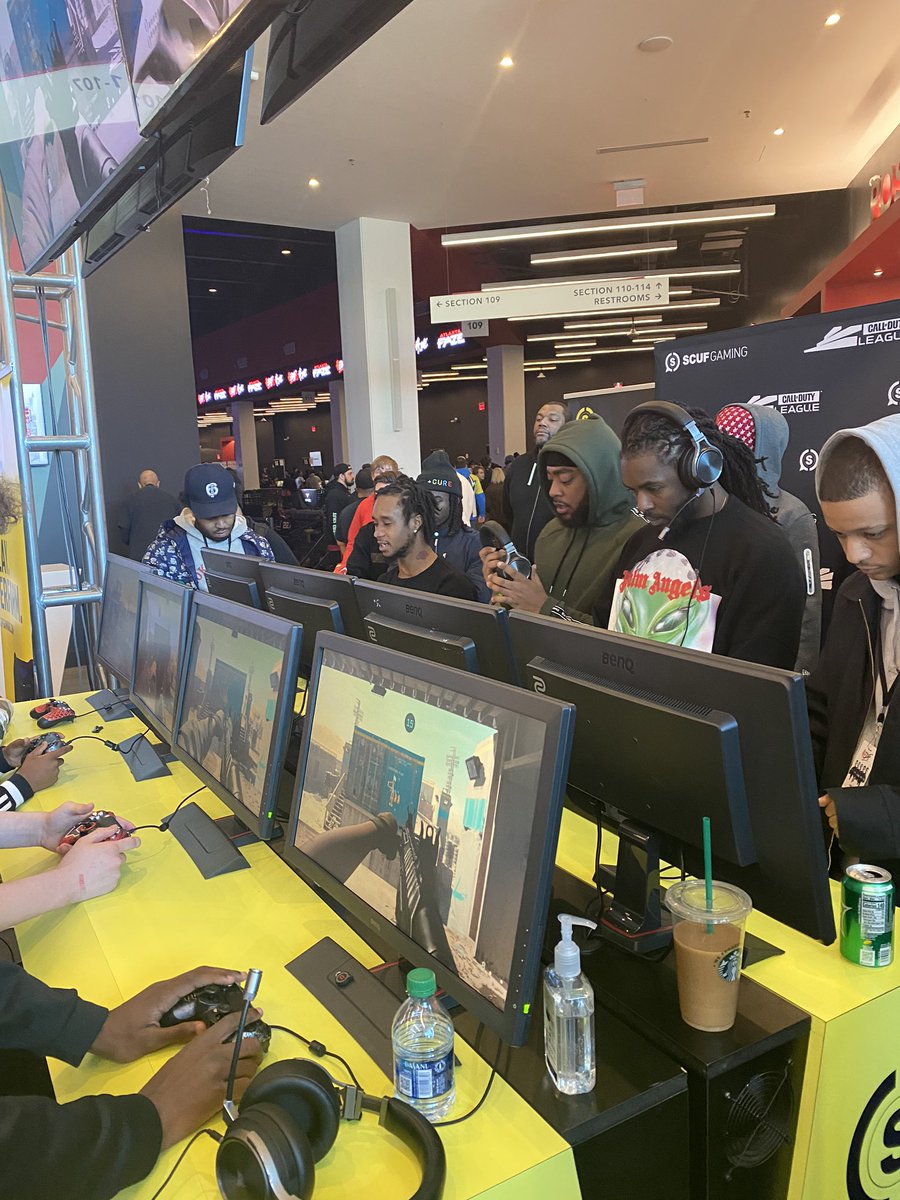 ScufGaming's tweet photo. π @Jxmmi at #SCUFBooth https://t.co/qvo3eI0Oop