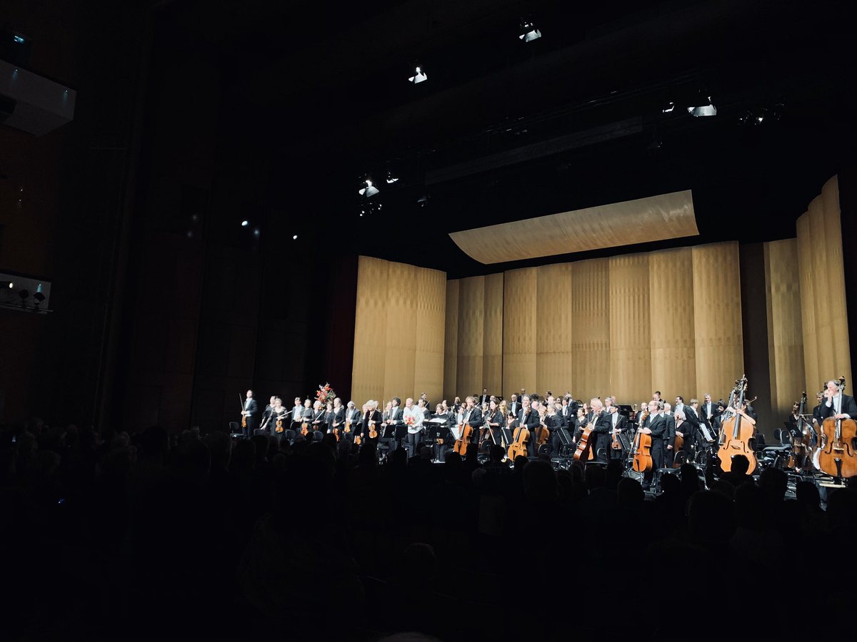 MusenMensch's tweet photo. Nach einem schönen Nachmittag im @BrennersPark (danke für den Bus Transfer) ging es dann zu einem Atemberaubenden Sinfoniekonzert im Festspielhaus Baden-Baden Mahlers 5. gehört wie noch nie. So differenziert.... so perfekt ? #fshbb https://t.co/Rjzzcl98Gd