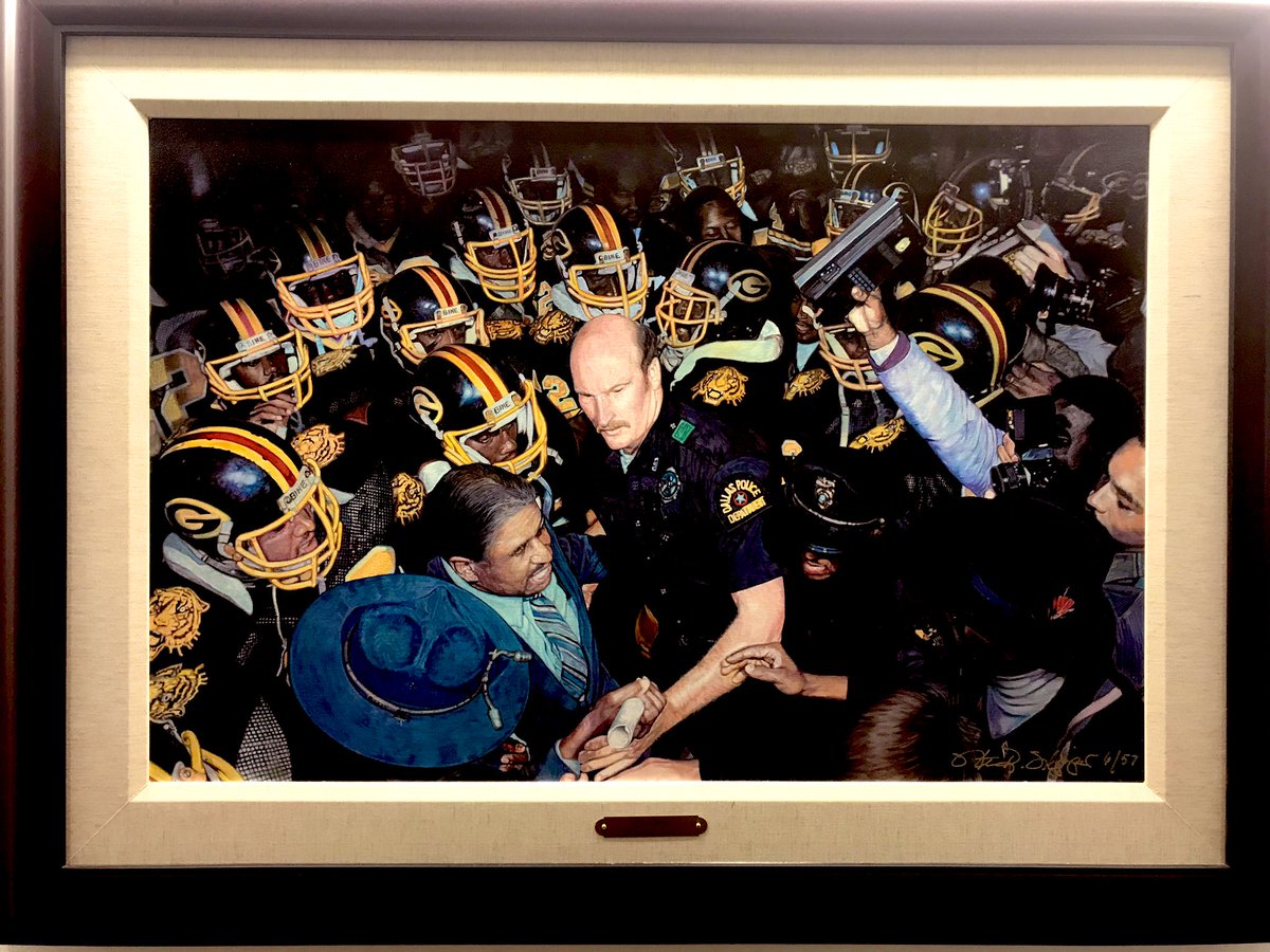 BCFHOF's tweet photo. Getting ready for tonightβs Black College Football Hall of Fame 2020 Induction Ceremony at the @cfbhall in Atlanta. Here is the only picture hanging in their βGreen Room.β #RecognizingGreatness https://t.co/9Fzb5xOYUQ