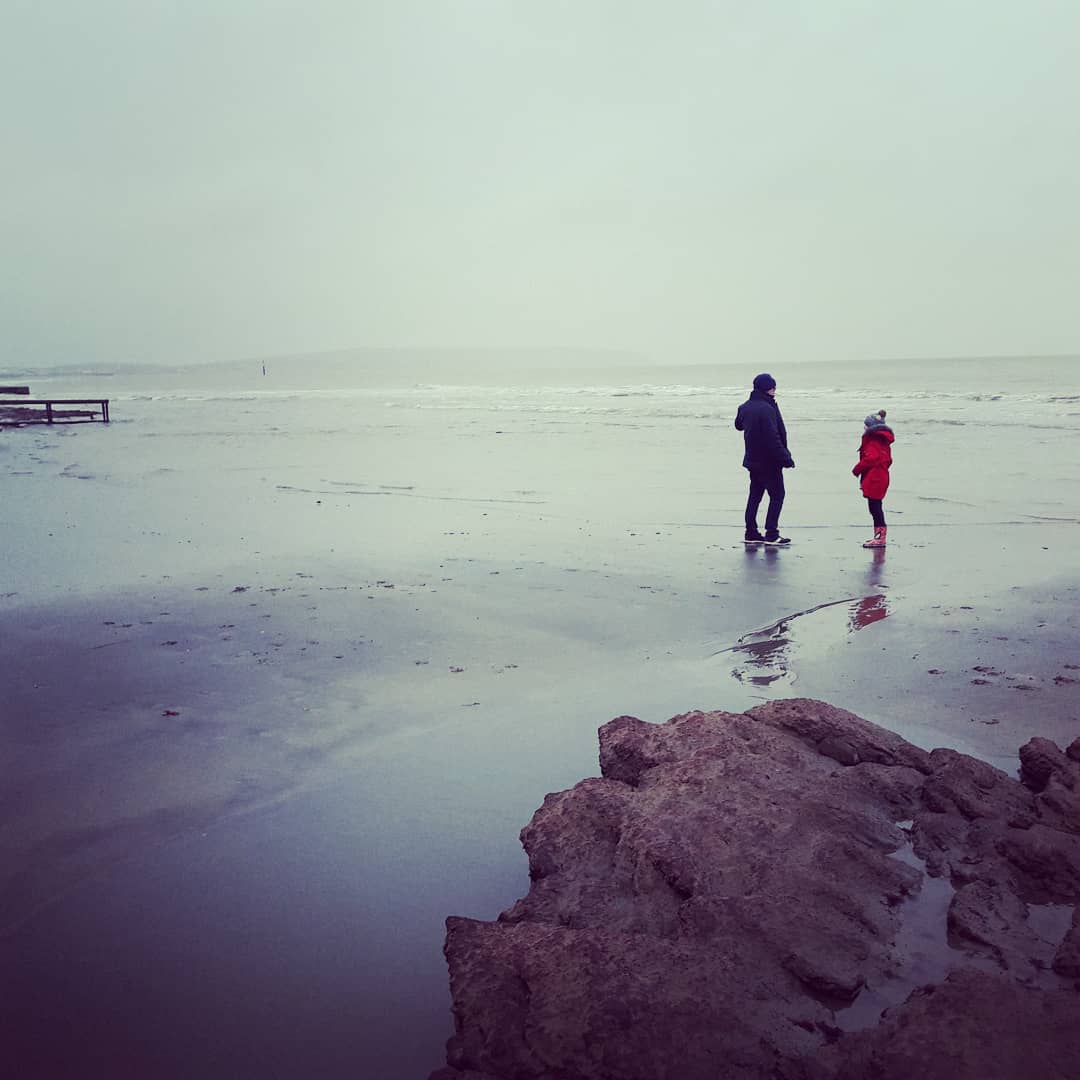 keatscottage's tweet photo. Afternoon walk today: empty seaside, low tide, bliss! Enjoy great B&amp;B offers with all the perks of the deluxe stay until end of March https://t.co/iJVqJoHEQg   #IsleOfWight #shanklin #pureislandhappiness #winterfun  #seaside #visitshanklin #keatscottage #lastminutedeals https://t.co/OyJYxncd21