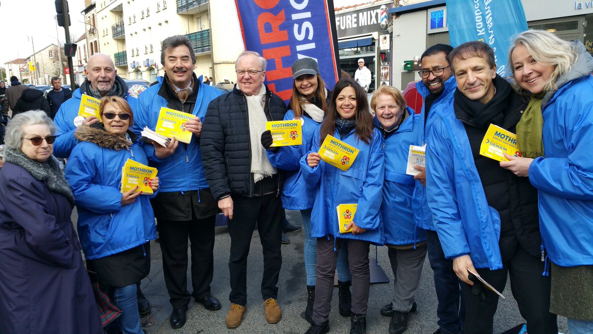 XavierPERICAT's tweet photo. @Mothron1Vision : Ce matin à #Argenteuil c'est de nouveau une matinée d'échanges avec les Argenteuillais à l'occasion de la distribution du 3ème volet de notre #projet construit par @GMothron et notre équipe. #Mothron2020 #VivreArgenteuil https://t.co/wgTXI6H98M